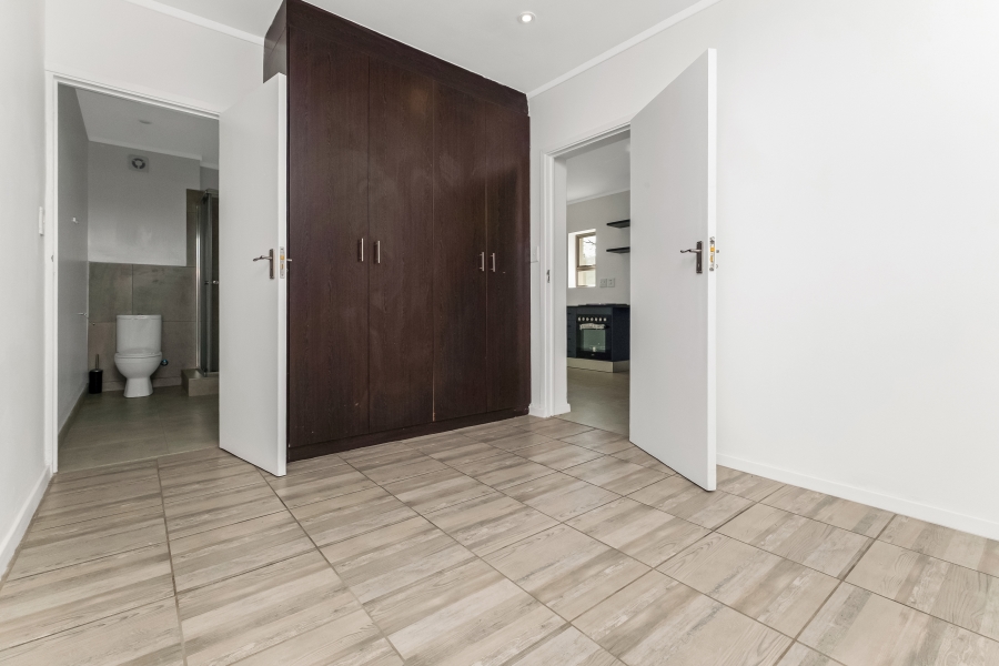 To Let 2 Bedroom Property for Rent in Hurlingham Gauteng