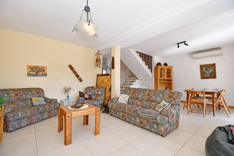 To Let 3 Bedroom Property for Rent in Corlett Gardens Gauteng