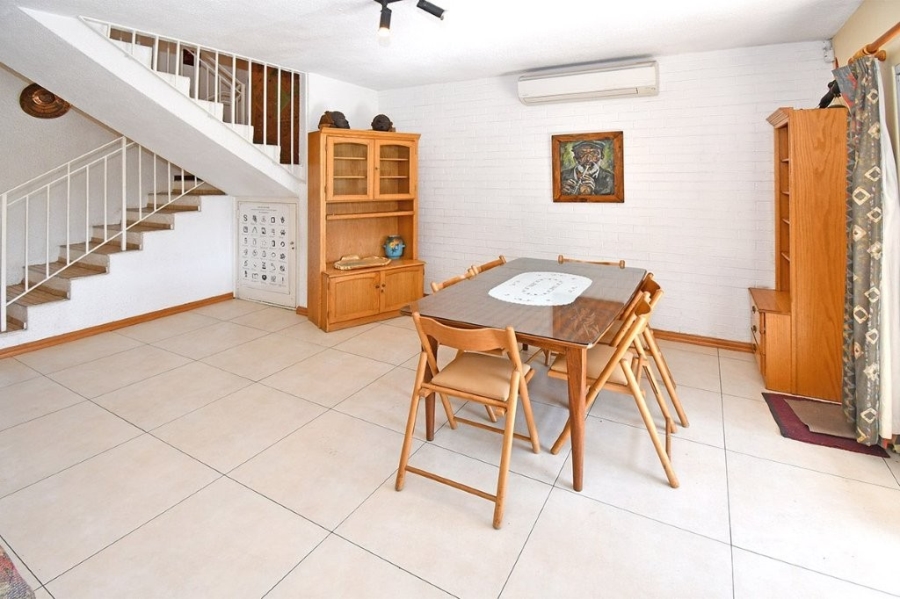 To Let 3 Bedroom Property for Rent in Corlett Gardens Gauteng