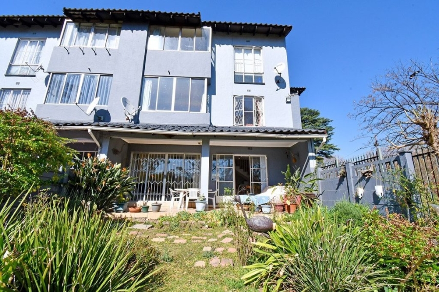 To Let 3 Bedroom Property for Rent in Corlett Gardens Gauteng