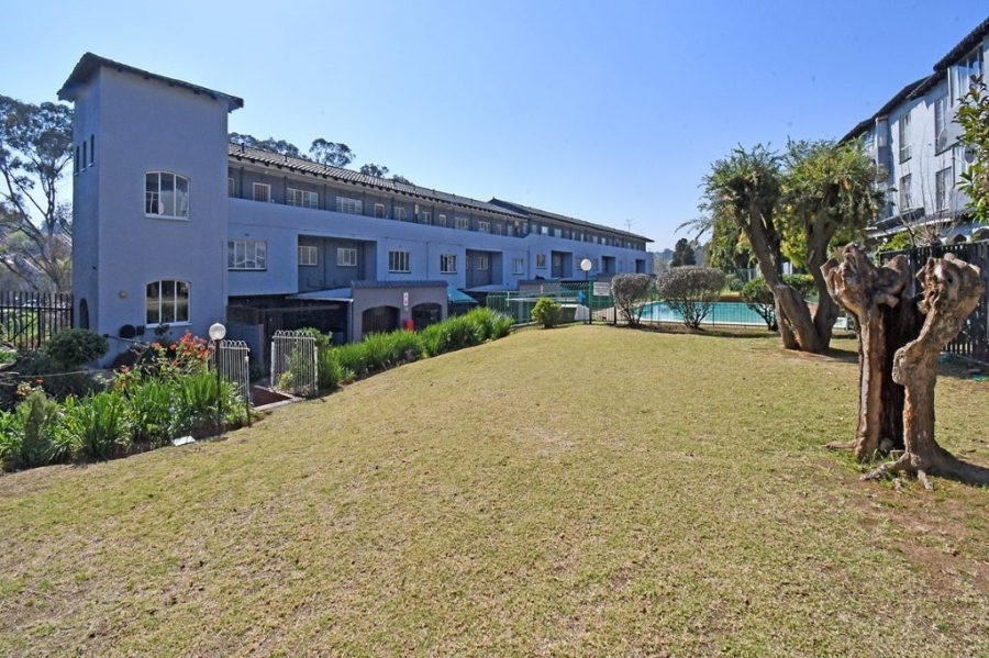To Let 3 Bedroom Property for Rent in Corlett Gardens Gauteng