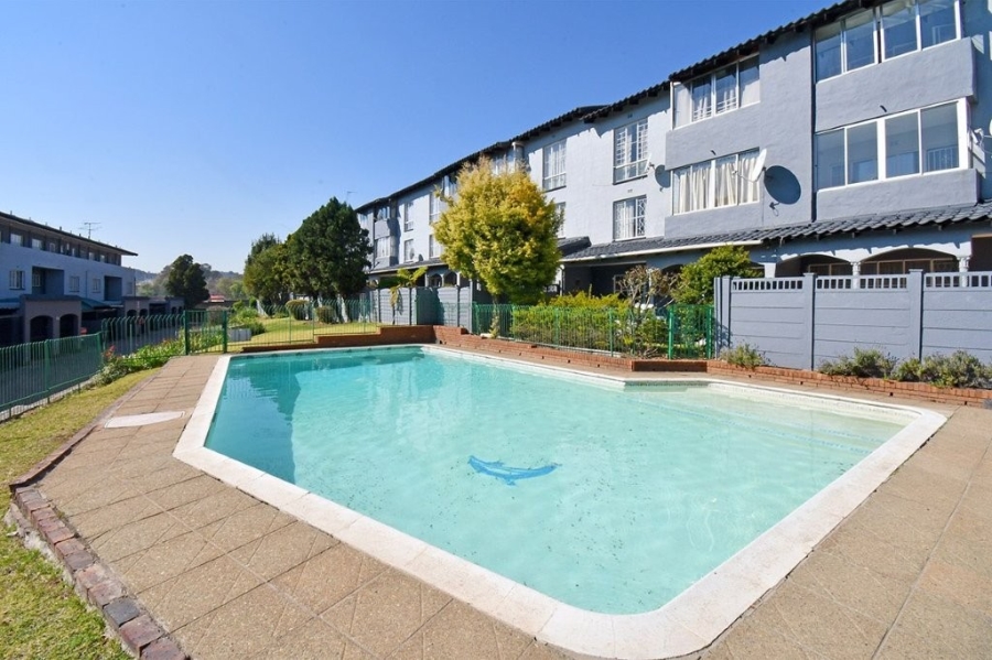 To Let 3 Bedroom Property for Rent in Corlett Gardens Gauteng