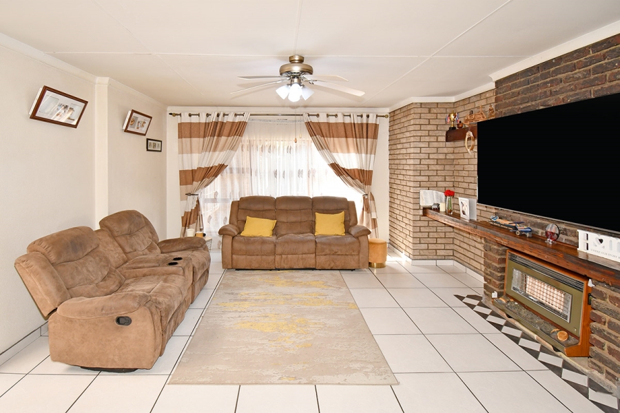 To Let 4 Bedroom Property for Rent in Eden Glen Gauteng