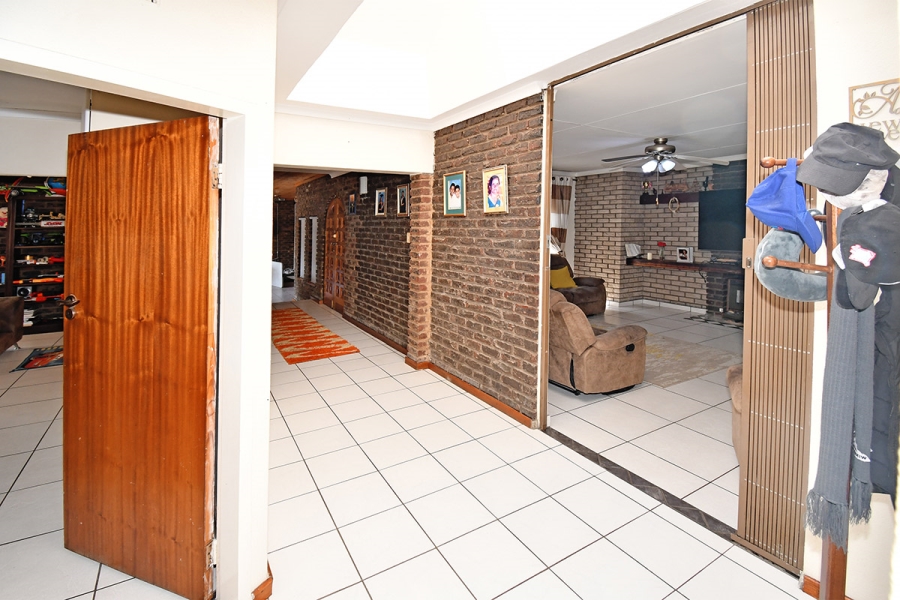 To Let 4 Bedroom Property for Rent in Eden Glen Gauteng