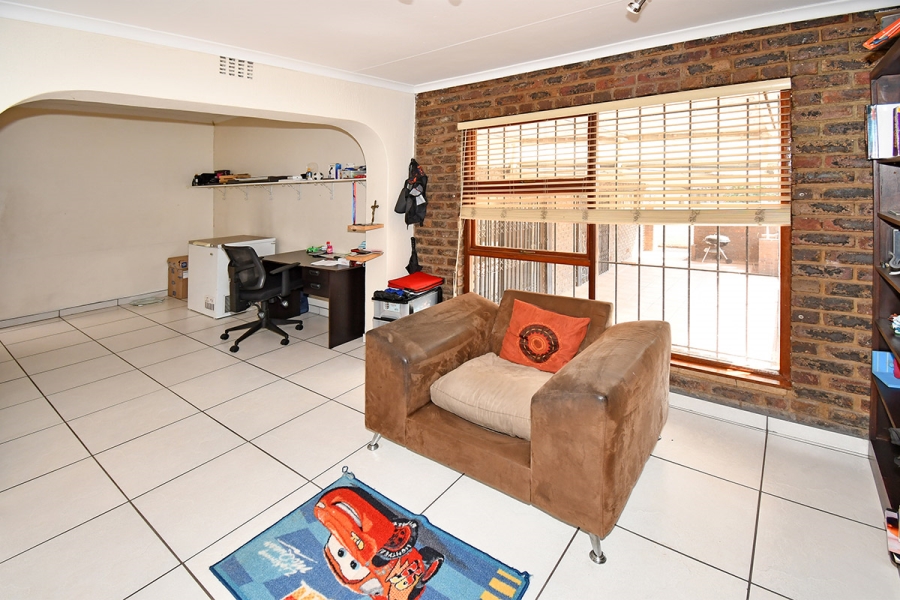 To Let 4 Bedroom Property for Rent in Eden Glen Gauteng
