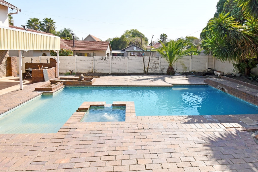 To Let 4 Bedroom Property for Rent in Eden Glen Gauteng
