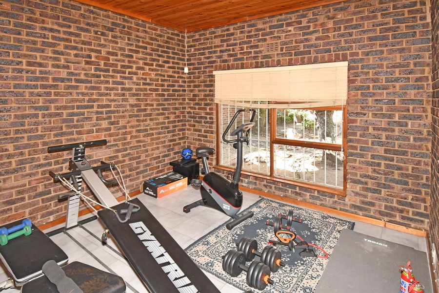 To Let 4 Bedroom Property for Rent in Eden Glen Gauteng