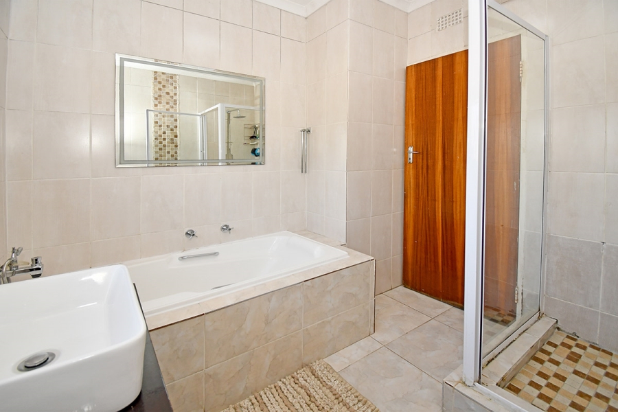 To Let 4 Bedroom Property for Rent in Eden Glen Gauteng