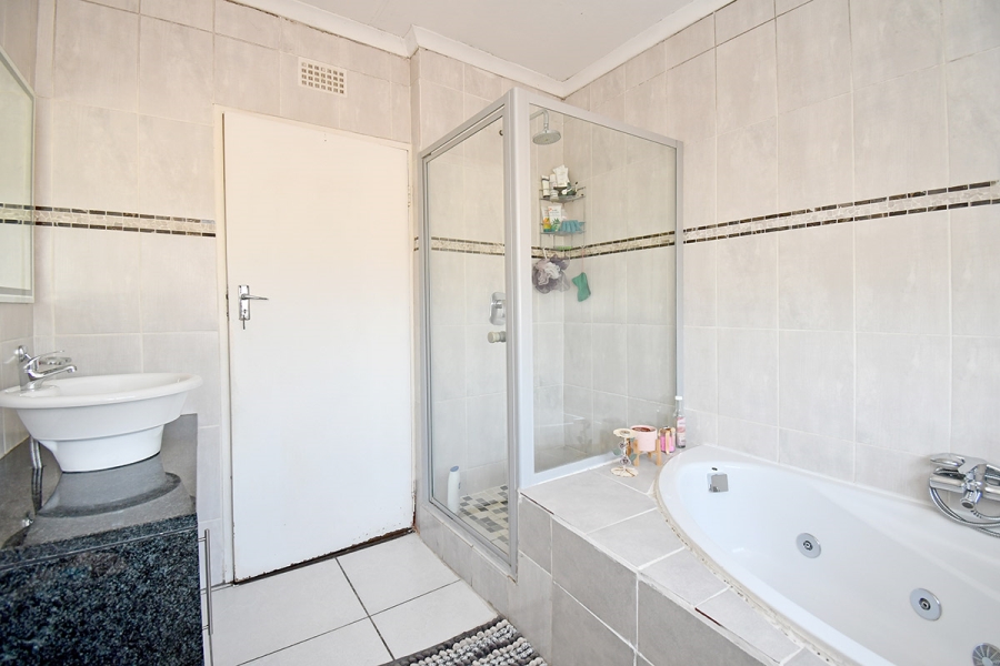 To Let 4 Bedroom Property for Rent in Eden Glen Gauteng