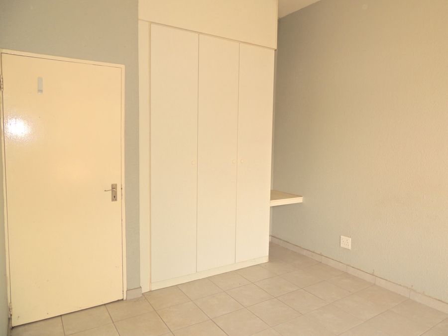 1 Bedroom Property for Sale in Willowbrook Gauteng