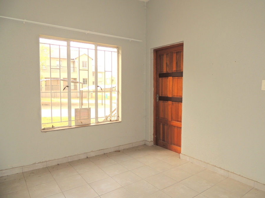 1 Bedroom Property for Sale in Willowbrook Gauteng