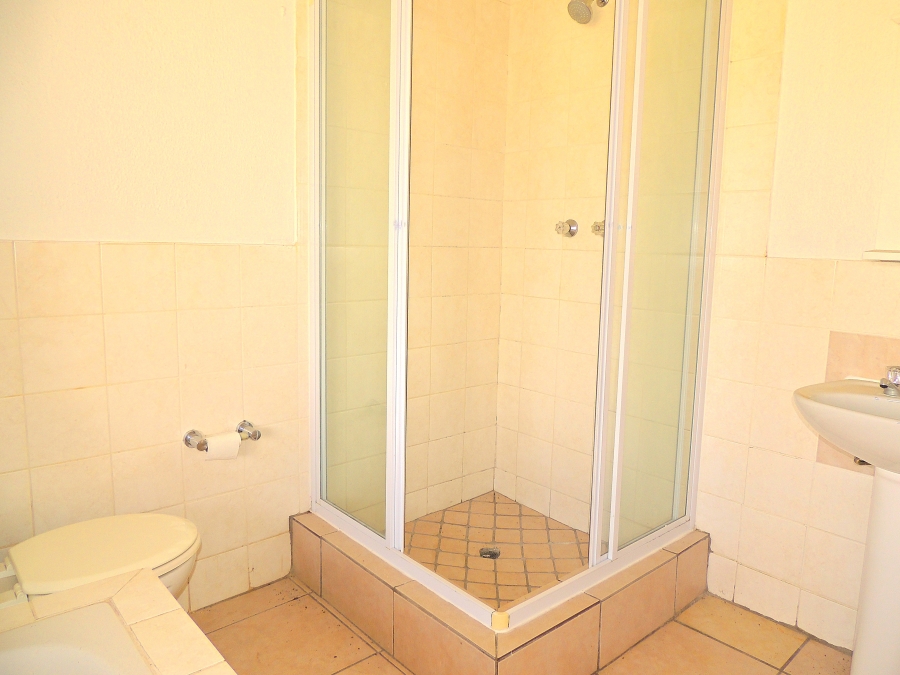 1 Bedroom Property for Sale in Willowbrook Gauteng