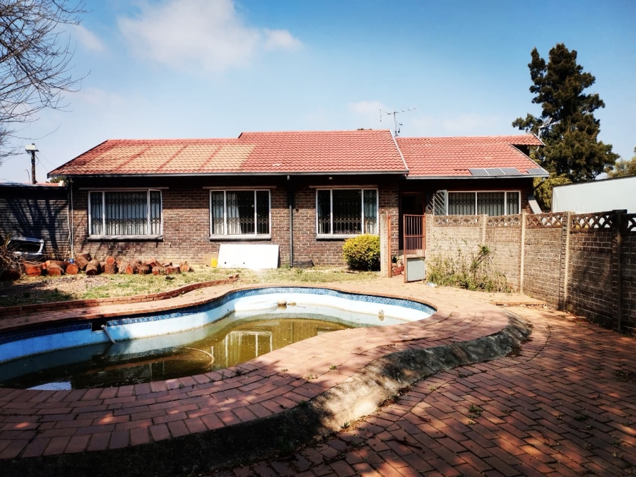 3 Bedroom Property for Sale in Brackendowns Gauteng