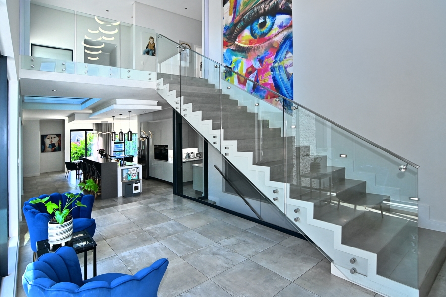 5 Bedroom Property for Sale in Waterfall Country Village Gauteng
