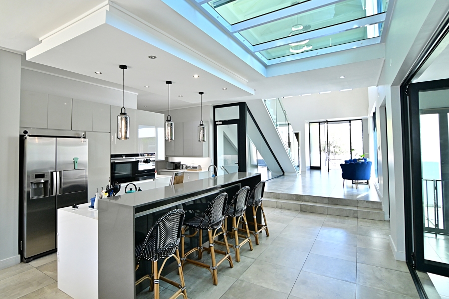 5 Bedroom Property for Sale in Waterfall Country Village Gauteng