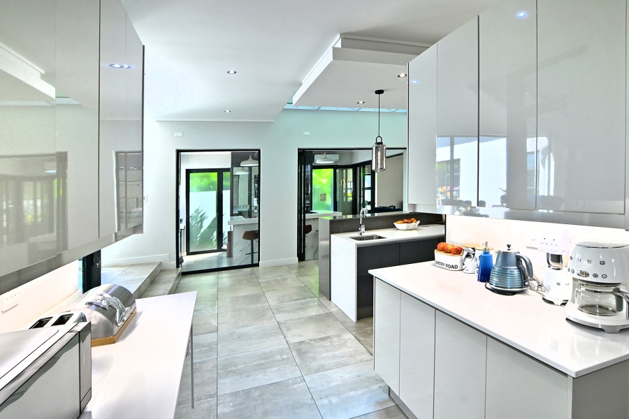 5 Bedroom Property for Sale in Waterfall Country Village Gauteng