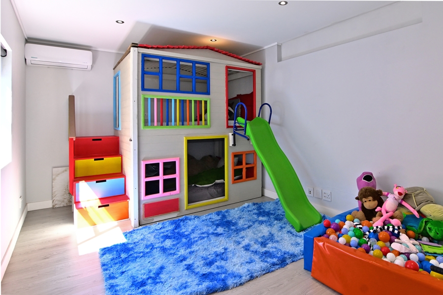 5 Bedroom Property for Sale in Waterfall Country Village Gauteng