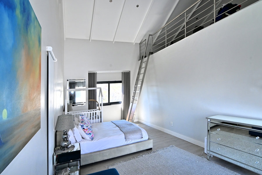5 Bedroom Property for Sale in Waterfall Country Village Gauteng