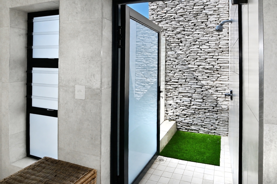 5 Bedroom Property for Sale in Waterfall Country Village Gauteng