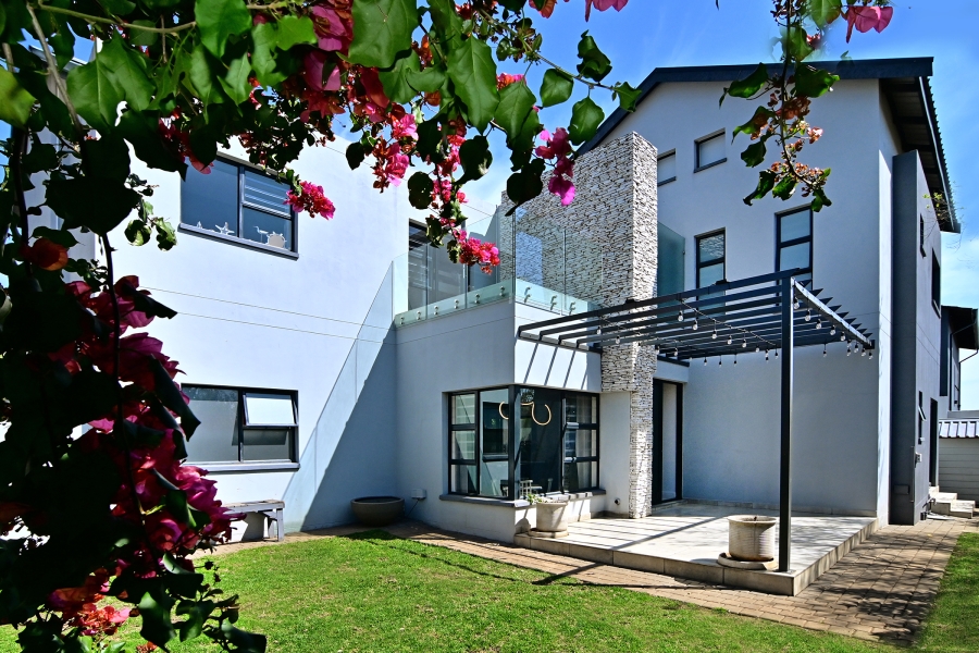 5 Bedroom Property for Sale in Waterfall Country Village Gauteng