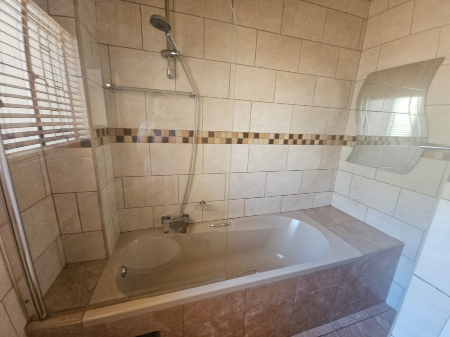 To Let 3 Bedroom Property for Rent in Lambton Gauteng