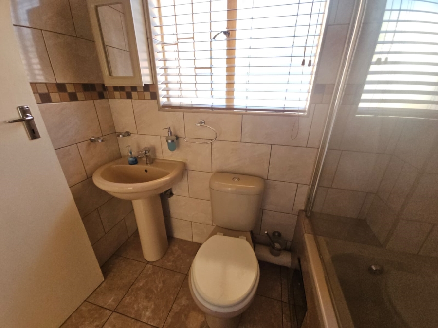 To Let 3 Bedroom Property for Rent in Lambton Gauteng
