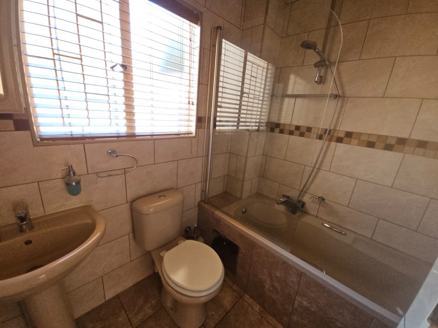 To Let 3 Bedroom Property for Rent in Lambton Gauteng
