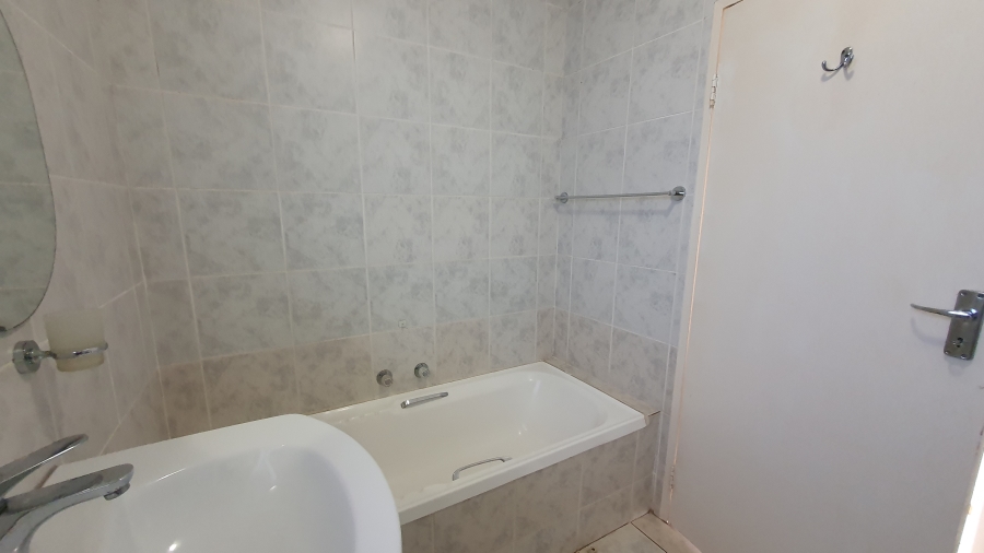 2 Bedroom Property for Sale in Bassonia Gauteng