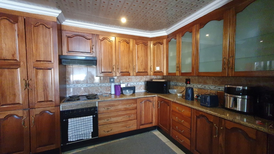 5 Bedroom Property for Sale in Linmeyer Gauteng
