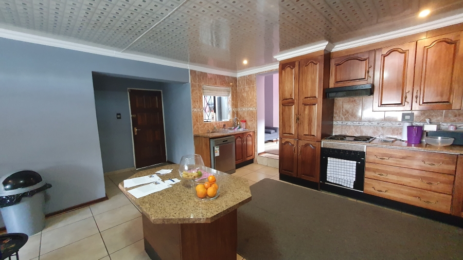 5 Bedroom Property for Sale in Linmeyer Gauteng