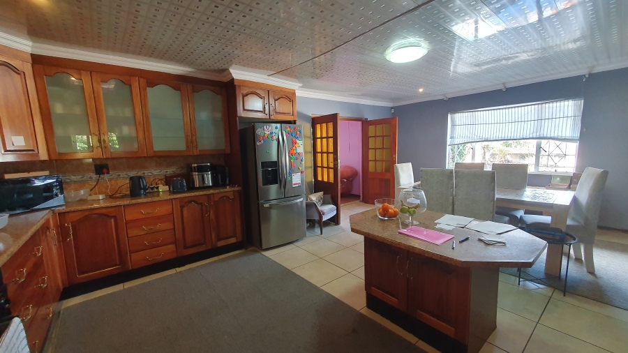 5 Bedroom Property for Sale in Linmeyer Gauteng