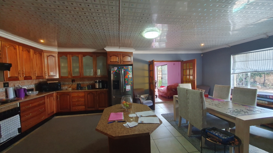 5 Bedroom Property for Sale in Linmeyer Gauteng