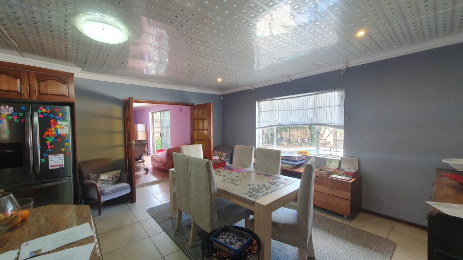5 Bedroom Property for Sale in Linmeyer Gauteng