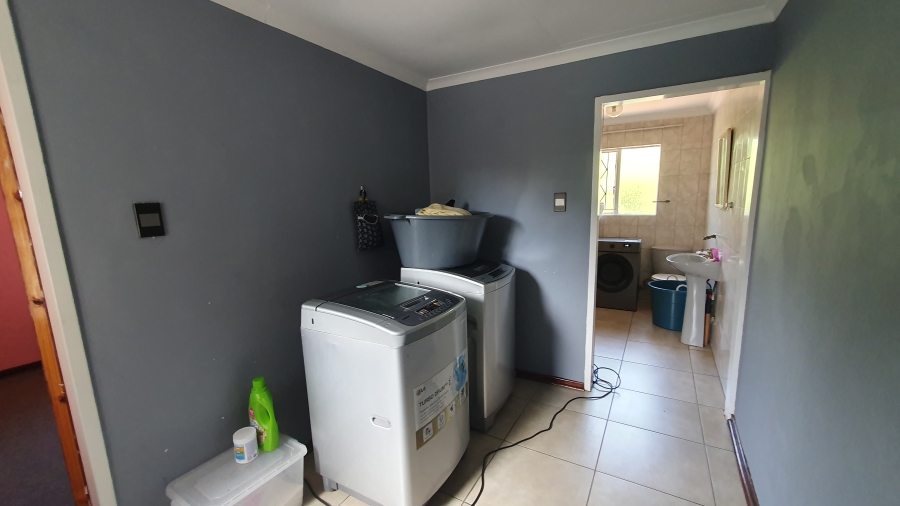 5 Bedroom Property for Sale in Linmeyer Gauteng