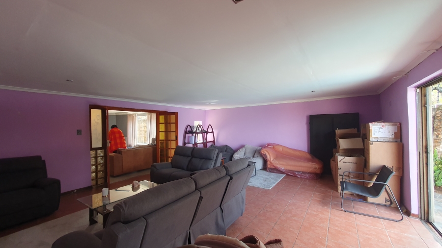 5 Bedroom Property for Sale in Linmeyer Gauteng