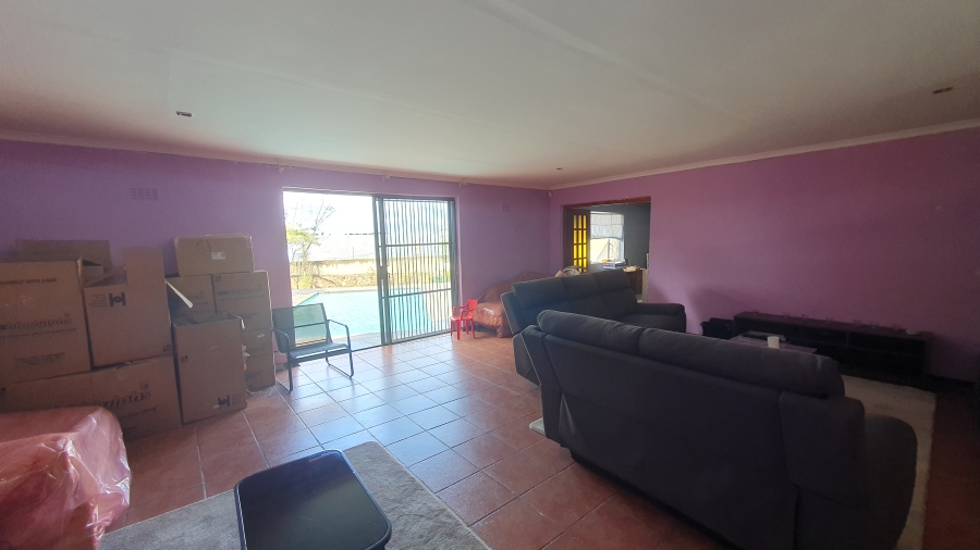 5 Bedroom Property for Sale in Linmeyer Gauteng
