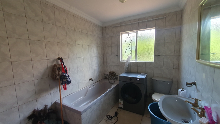 5 Bedroom Property for Sale in Linmeyer Gauteng