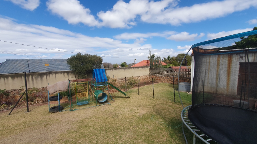 5 Bedroom Property for Sale in Linmeyer Gauteng