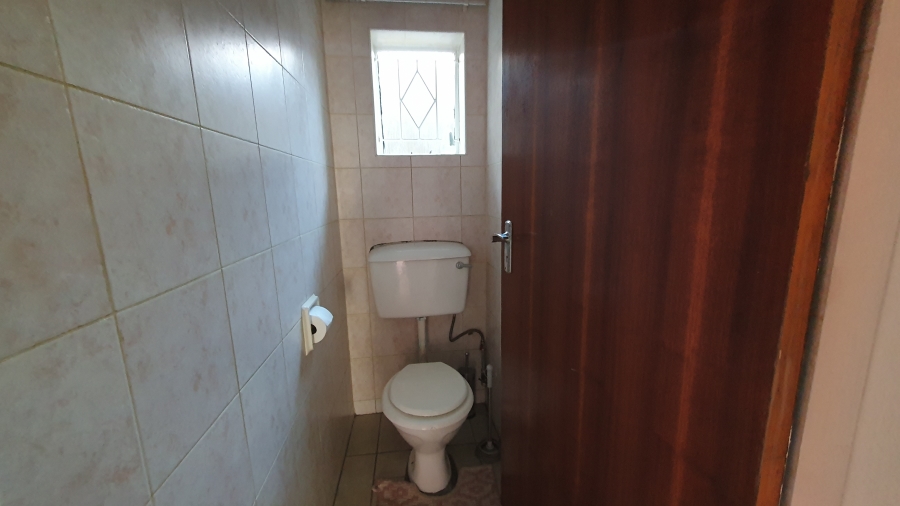 5 Bedroom Property for Sale in Linmeyer Gauteng