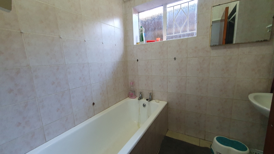5 Bedroom Property for Sale in Linmeyer Gauteng