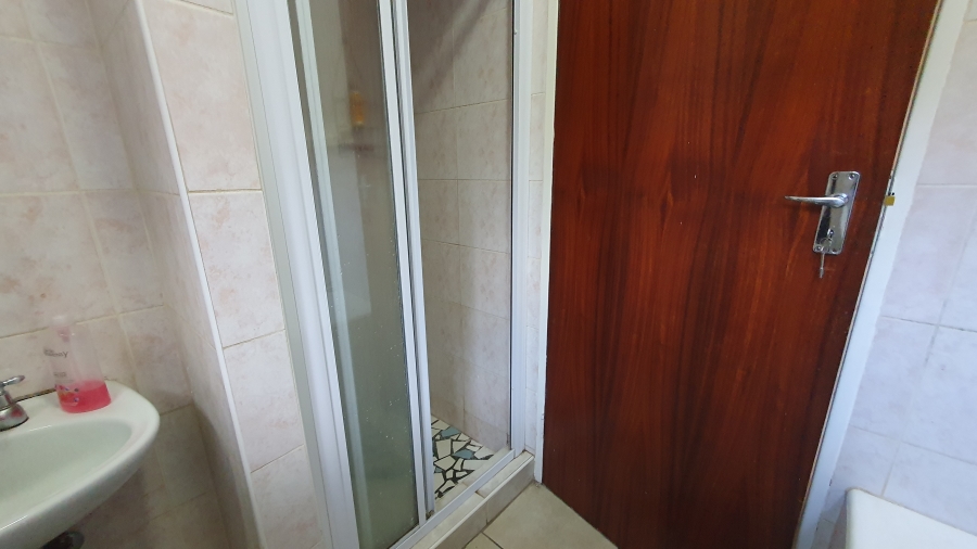 5 Bedroom Property for Sale in Linmeyer Gauteng