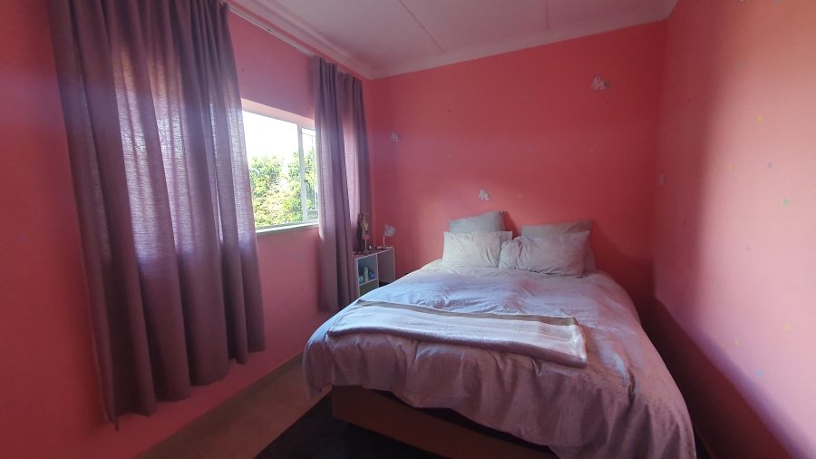 5 Bedroom Property for Sale in Linmeyer Gauteng