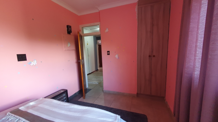 5 Bedroom Property for Sale in Linmeyer Gauteng