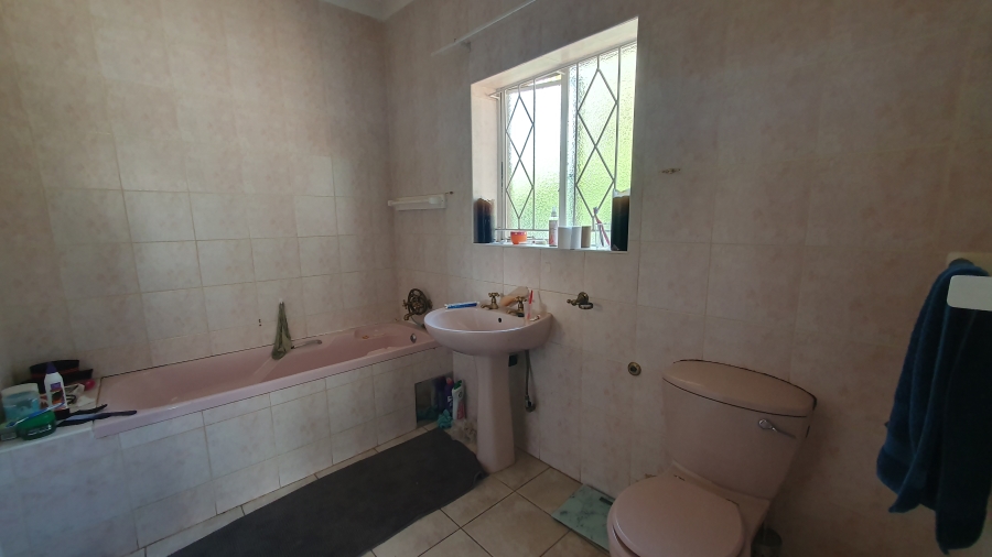 5 Bedroom Property for Sale in Linmeyer Gauteng