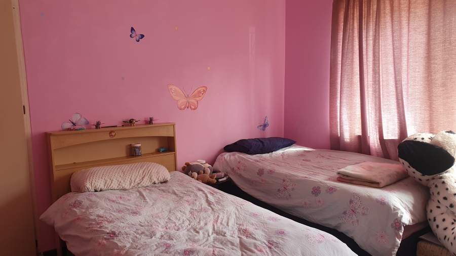 5 Bedroom Property for Sale in Linmeyer Gauteng