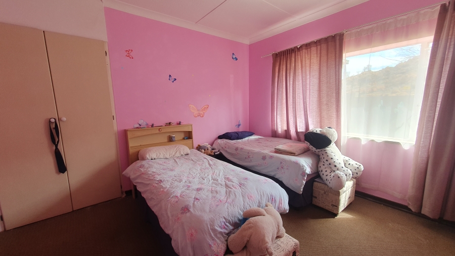5 Bedroom Property for Sale in Linmeyer Gauteng