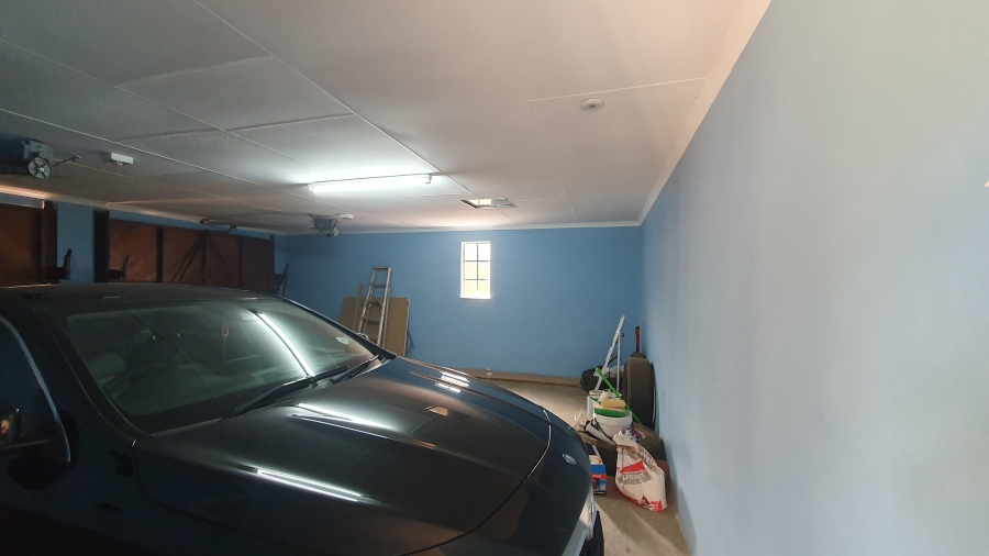 5 Bedroom Property for Sale in Linmeyer Gauteng