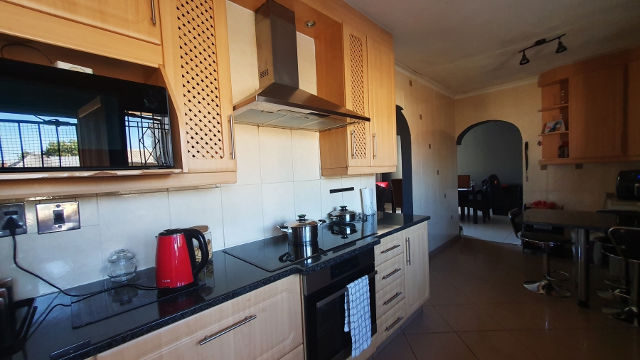 4 Bedroom Property for Sale in Brackendowns Gauteng