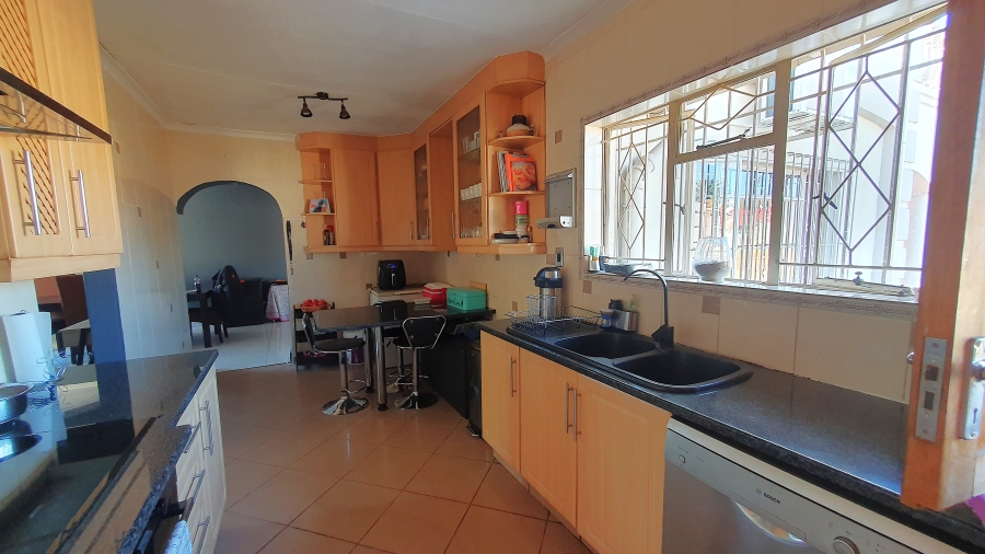 4 Bedroom Property for Sale in Brackendowns Gauteng