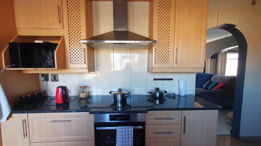 4 Bedroom Property for Sale in Brackendowns Gauteng
